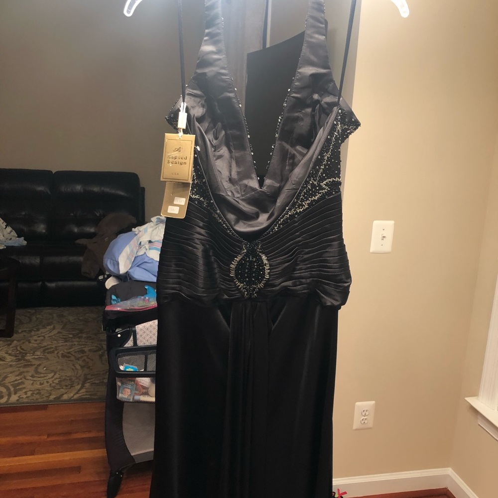 Even gown - Picture 5 of 7